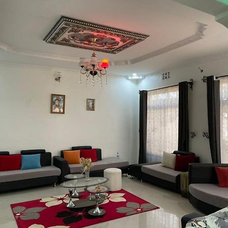 Evelina House Hostel Boma la Ngombe Bagian luar foto