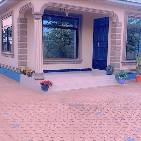 Evelina House Hostel Boma la Ngombe Bagian luar foto